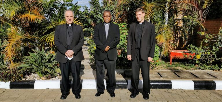 Con el Cardenal de Kigali